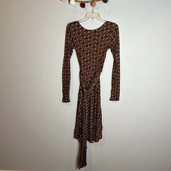 Issa London silk patterned V-Neck wrap dress - Picture 7 of 7